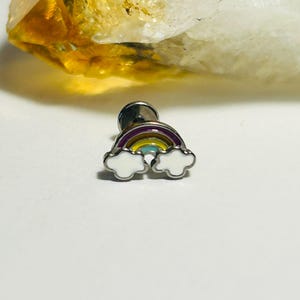 Piercing para labio "Arcoíris en las Nubes" - Rosca interna - Titanio ASTM:F136, 1,2 mm - 16 g - Accesorio de esmalte