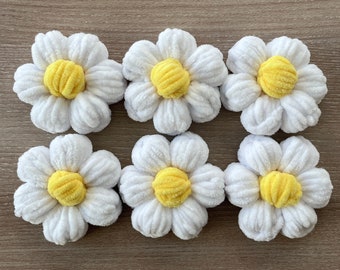 crochet chunky daisies 3", set of 6 crochet plush daisy appliques, handmade 3D daisies, sewing decor pre-made crochet daisies 7,5 cm flower