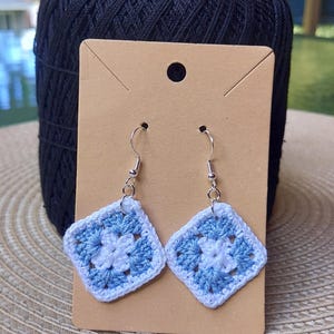 Gehaakte vierkante oma-oorbellen