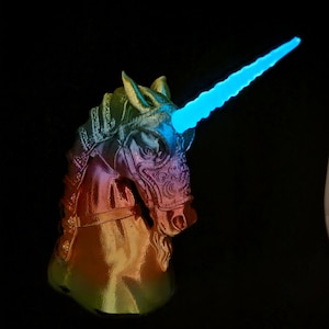 Unicornio de Luz, estatua de criatura mítica, unicornio arcoíris con cuerno que brilla en la oscuridad, escultura de cuerno luminoso, escultura decorativa para el hogar
