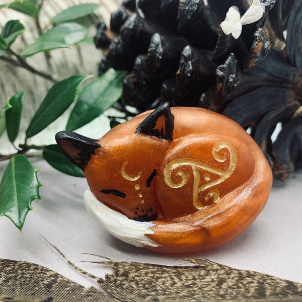 Rotfuchs Taschentotem, Handbemaltes Resin Spirit Tier