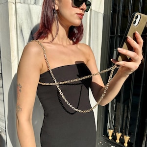 Elegant Crossbody Holder for Smartphones
