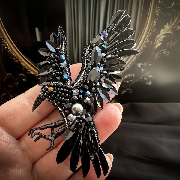 Broche de cuervo negro, broche de pájaro con cuentas, joyería gótica hecha a mano