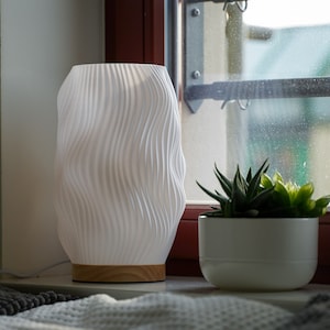 Moderne Tischlampe, Nachttischlampe für ästhetische Wohnkultur, Nachhaltige Tischlampe Flow Bild 4