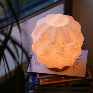 Moderne Tischlampe, Nachttischlampe für ästhetische Wohnkultur, Nachhaltige Schranklampe, Lampe für das Büro Nuno Bild 1