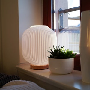 Moderne Tischlampe, Nachttischlampe für ästhetische Wohnkultur, Nachhaltige Tischlampe Puro Bild 4