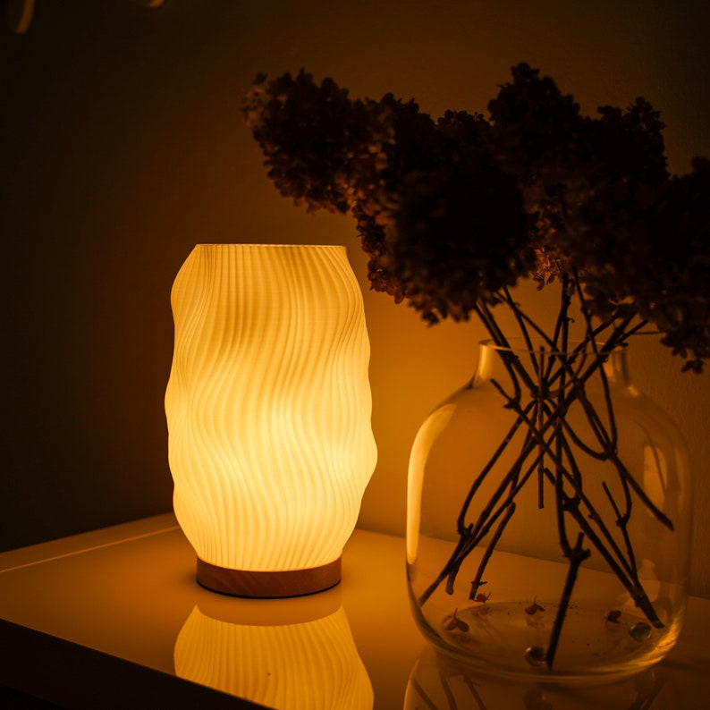 Moderne Tischlampe, Nachttischlampe für ästhetische Wohnkultur, Nachhaltige Tischlampe Flow Bild 5