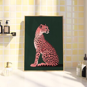 Konsttryck med rosa gepard | Grön maximalistisk heminredning (digital nedladdning) bild 10