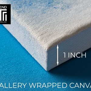 Peut inclure: Gros plan sur une toile tendue sur ch&acirc;ssis de 2,5 cm d'&eacute;paisseur. La toile blanche est tendue sur un cadre en bois. Le texte "GALLERY WRAPPED CANVAS" est en bas et le logo "TREND CANVASWALLART" en haut &agrave; gauche.