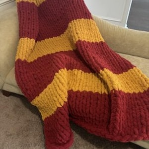 Handknit FSU Seminoles Chunky Blanket: College Dorm Decor