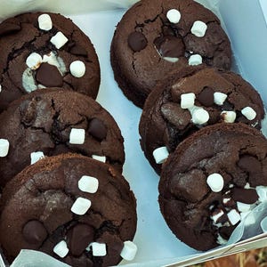 Hot Cocoa Cookie Recipe | Chocolate & Marshmallow Cookie Recipe | Deep Dish Friendly Recipe | Hot Chocolate Cookie Recipe |