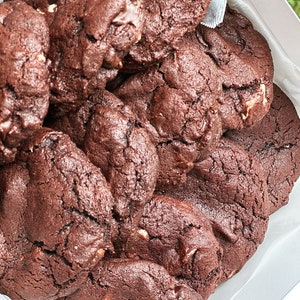 Receta de galletas con trozos de triple chocolate / Receta de galletas con base de chocolate / Receta de galletas gourmet premium