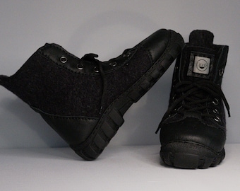 Barefoot winter black wool boots