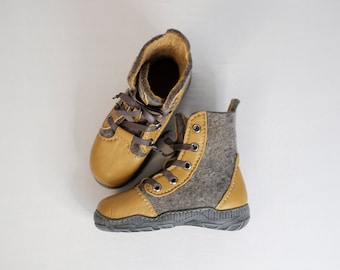 Winter gray-ochre wool boots