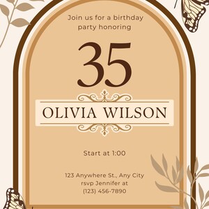 Puede incluir: Invitaci&oacute;n de fiesta de cumplea&ntilde;os con fondo beige, marco arqueado marr&oacute;n y mariposas decorativas. La invitaci&oacute;n dice: "&Uacute;nase a nosotros para una fiesta de cumplea&ntilde;os en honor a 35 Olivia Wilson." Incluye detalles del evento.