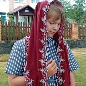 Sciarpa rosso scuro bordeaux. Velo cristiano ortodosso ricamato a mano. Sciarpa per capelli da chiesa per donna. Copricapo personalizzato. Sciarpa lunga.