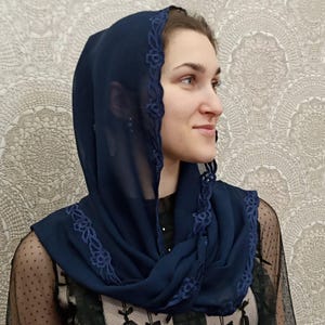 正教会の刺繍入りスカーフ。青いヘッドカバー。ロングラップ。東方キリスト教会のベール。シフォンの軽量花柄ヘアショール女性用。ギフト