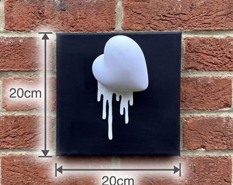 Scultura da parete 3D a forma di cuore bianco che si scioglie, realizzata a mano su tela nera - Decorazione gotica moderna - 20 x 20 cm (8")