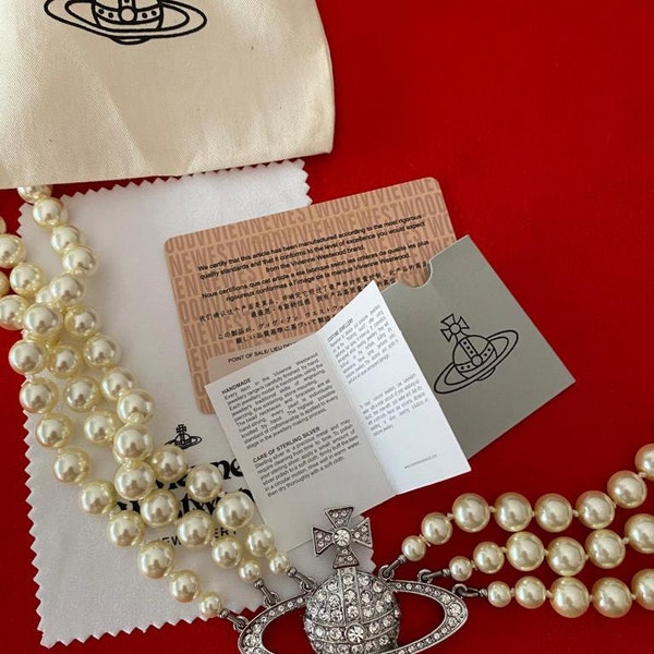 Gargantilla de perlas de tres hileras de Vivienne Westwood