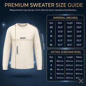 K&ouml;nnte beinhalten: Ein beigefarbener Pullover mit langen &Auml;rmeln, dargestellt mit einer Gr&ouml;&szlig;entabelle. Die Tabelle listet Brust-, L&auml;ngen- und &Auml;rmelma&szlig;e in Zentimetern f&uuml;r die Gr&ouml;&szlig;en XS bis XL auf, mit einer Fertigungstoleranz von 3,8 cm.