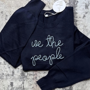 Custom Embroidered Crewneck Sweater, Large Cursive Chain Stitch Text, Personalized Hand Embroidered Sweater Bild 2