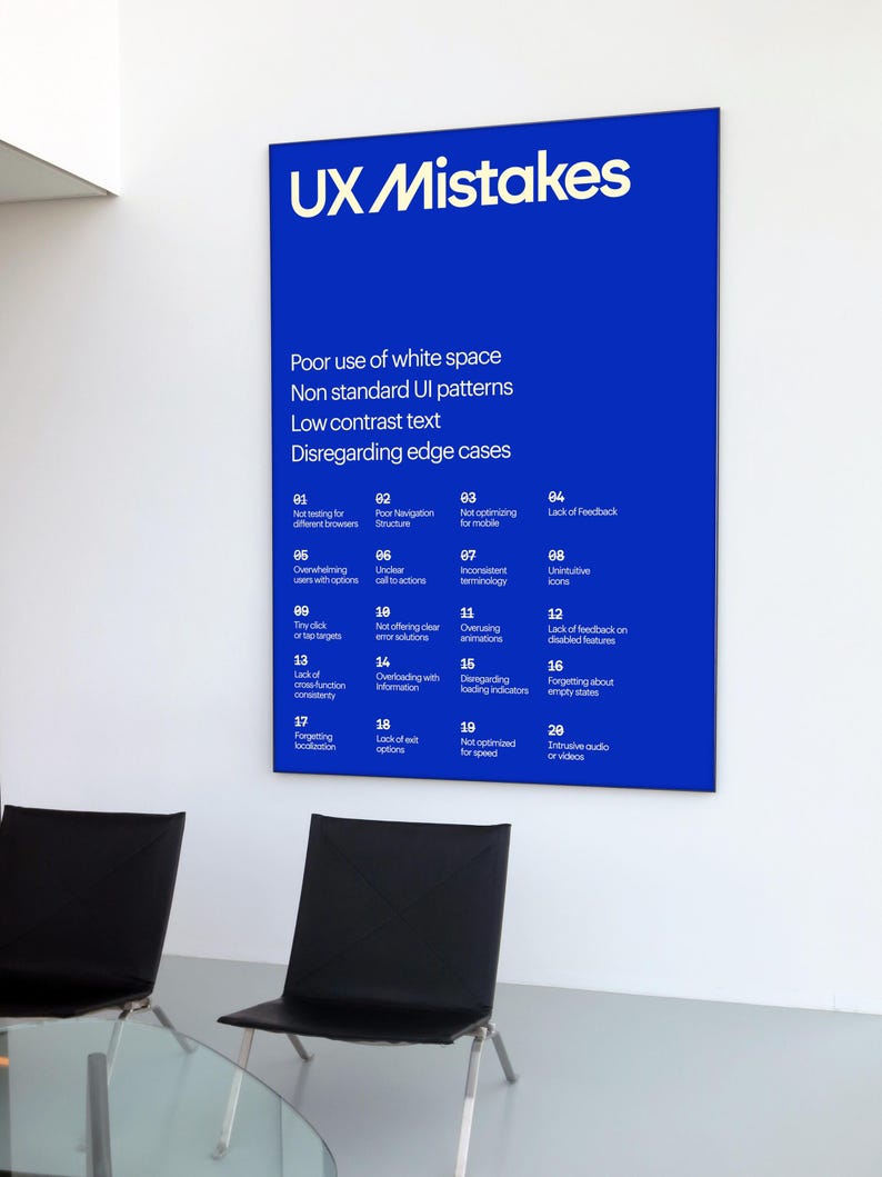 Op de afbeelding: Een blauwe poster met de titel "UX Mistakes" en een lijst met veelvoorkomende fouten in user experience design. De poster is verdeeld in 20 secties, elk met een nummer en een korte beschrijving van een fout.