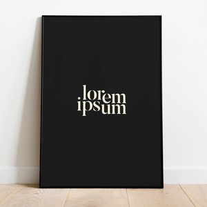 Puede incluir: Un póster enmarcado en negro con el texto ".lorem ipsum" en blanco sobre fondo negro.