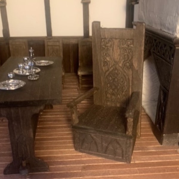 Chaise boîte Grand Tudor à l'échelle 1:12