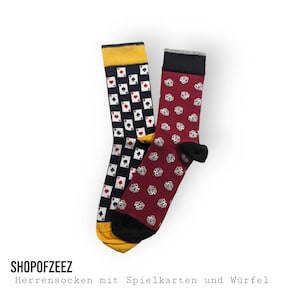 Herrensocken mit Spielkarten und Würfel Motiv