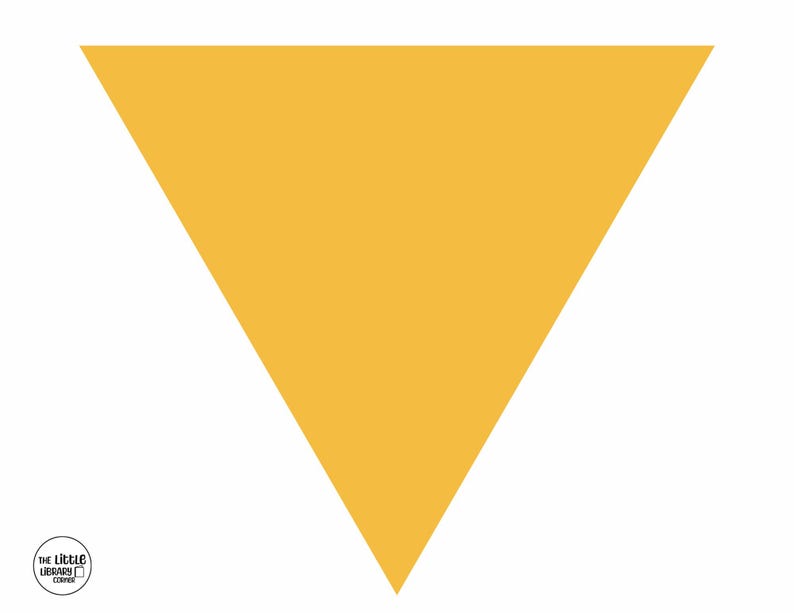 K&ouml;nnte beinhalten: Ein gelbes Dreieck vor wei&szlig;em Hintergrund. Das Dreieck hat eine helle, warme gelbe Farbe. Das Logo The Little Library Corner befindet sich in der unteren linken Ecke.