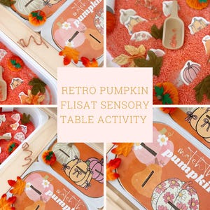 Puede incluir: Una actividad de mesa sensorial para niños con temática de calabaza retro. La mesa está llena de arroz naranja e incluye pequeños juguetes con forma de calabaza, una pala y una tarjeta que dice "Match the Pumpkins".