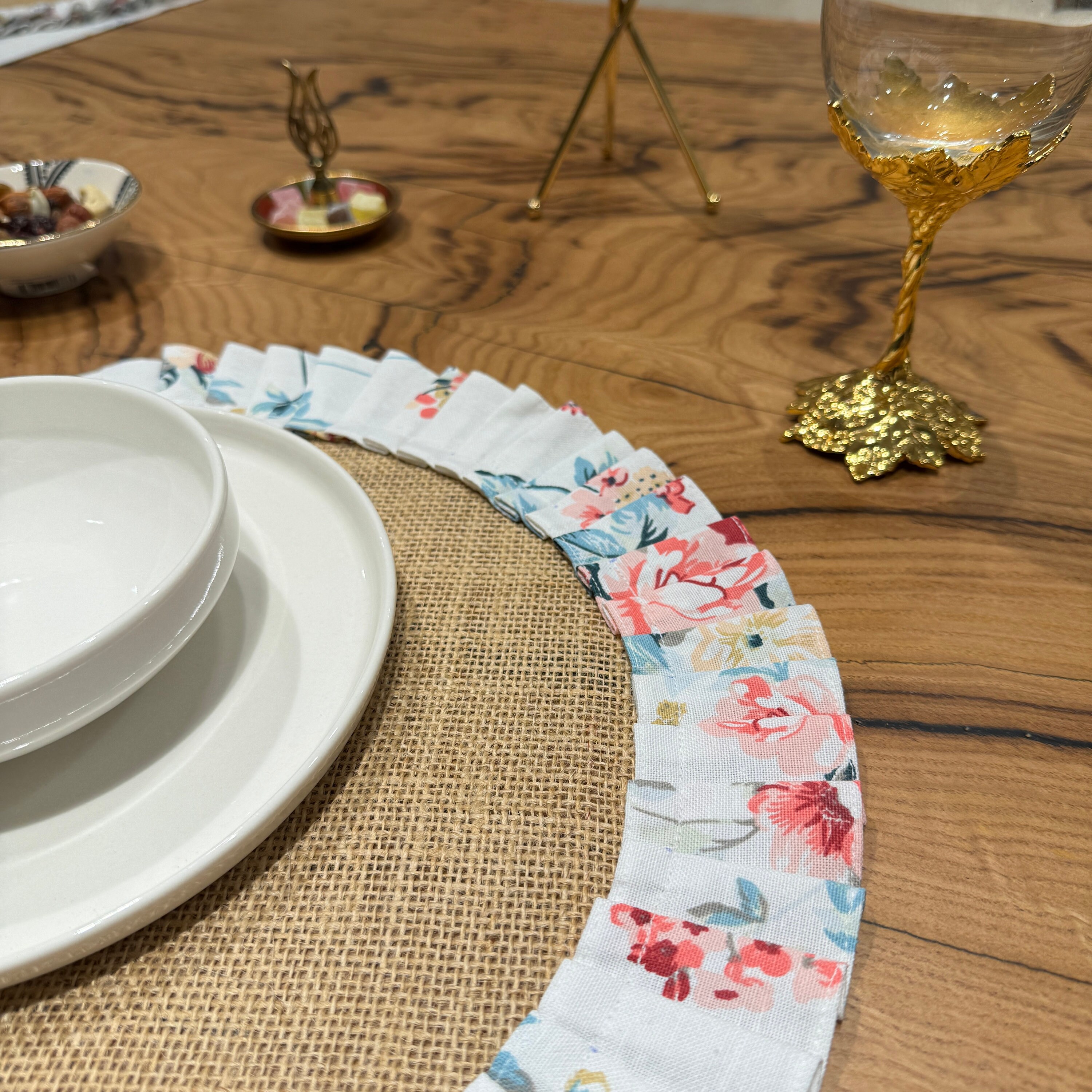 Jute Ruffled Round Placemats & Table Runner Set, America Service, Jute