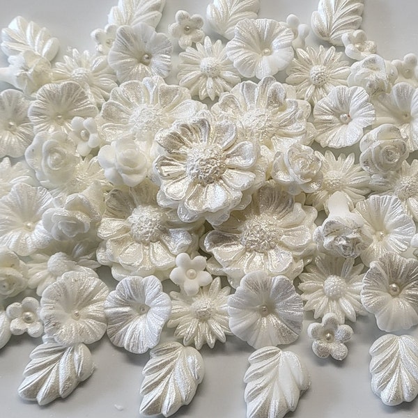 Edible Sugar Flowers & Leaves - Ideal for Wedding / Anniversary Cakes/Cupcakes 50 Flower 30 Leaves
