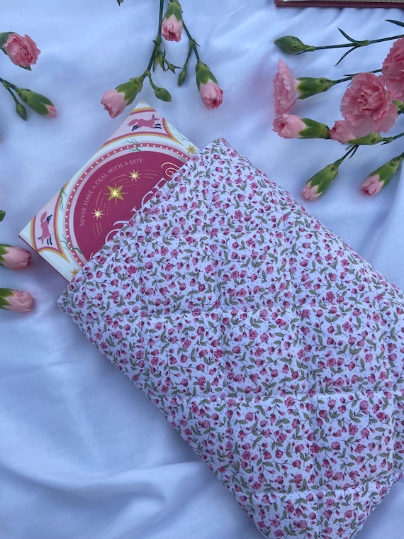 Quilted Booksleeve Sewing Pattern: Beginner Friendly