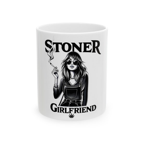 STONER GIRLFRIEND - Mug à café (11 oz) - Cadeau parfait pour les fumeurs de cannabis, les fumeurs de joints et les cultivateurs ; Wake & Bake / 420, Cadeau Weed / Marijuana