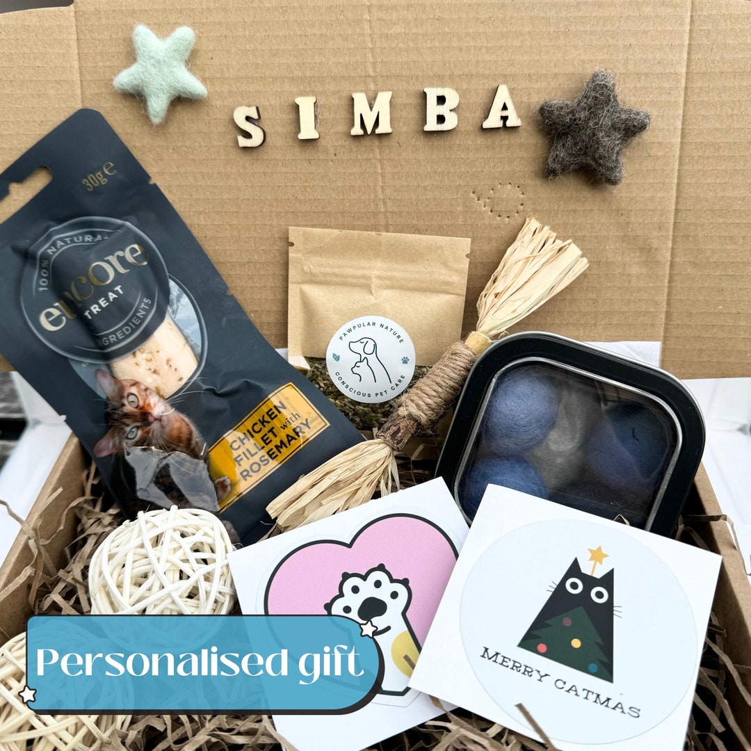 Personalized Cat Box Circle Door Sign - Gift For Cat Lovers With Up To 3 Cats - Merry Christmas main image 0
