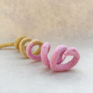 Natural mouse felt toy for cats - Spring cat toy made from wool - Aesthetic kitten toy Scandi style
