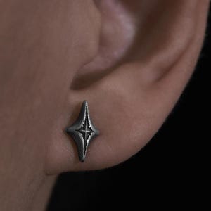 S999 Zilveren Starburst-stekker, vierpuntige poolster-piercing, kleine zilveren kosmische oorbel, minimalistische stijl gotische sieraden cadeau