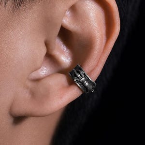 Pendiente Vajra para la oreja, brazalete de cartílago de plata fina S999, joyería gótica estilo reliquia, pendiente de plata oxidada oscura, pendiente llamativo sin perforación para hombre.