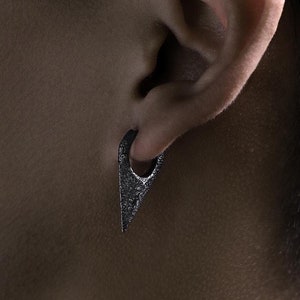 S925 Oxidized Silver Minimalist Men&#39;s Earrings, Dark Aesthetic Silver Hoop Earrings, Unisex Textured Ear Jewelry, Unique Geometric Hoops