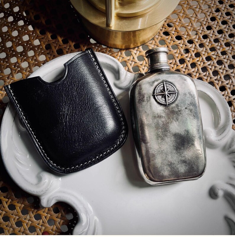 Fiaschetta da whisky in argento sterling con bussola, fiaschetta da viaggio da collezione realizzata a mano in custodia di pelle, regalo di lusso per gentiluomini avventurieri immagine 2