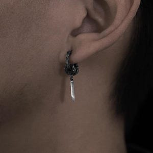 Dunkel oxidierter Spike Hoop Ohrring, S999 Feinsilber Gothic Baumeln für Männer, robuster gehämmerter Punk Schmuck, minimalistisches rustikales ästhetisches Geschenk Bild 6