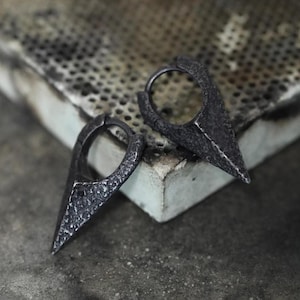 S925 Oxidized Silver Minimalist Men's Earrings, Dark Aesthetic Silver Hoop Earrings, Unisex Textured Ear Jewelry, Unique Geometric Hoops Pair