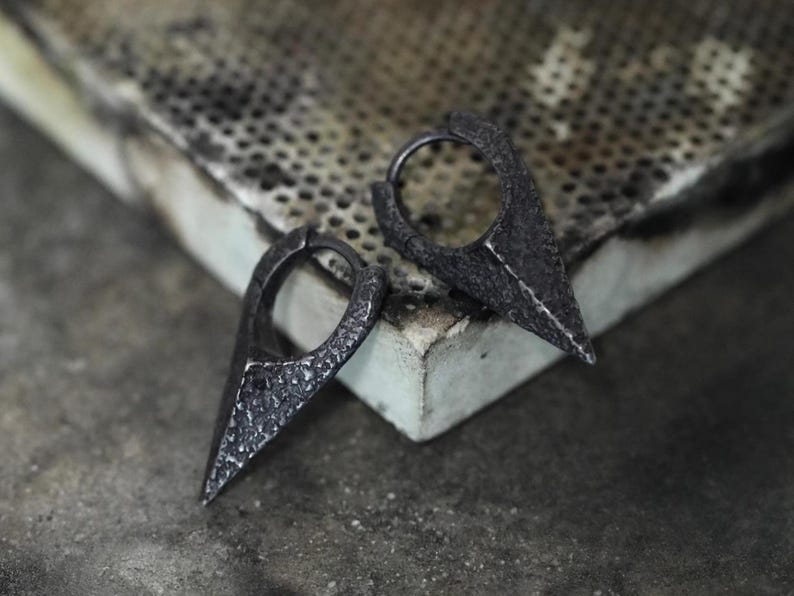 S925 Oxidized Silver Minimalist Men's Earrings, Dark Aesthetic Silver Hoop Earrings, Unisex Textured Ear Jewelry, Unique Geometric Hoops Pair