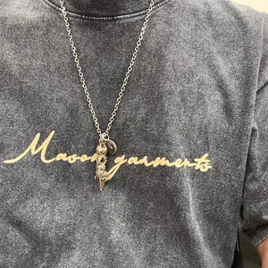 Combined with pendant effect, the product does not include a pendant.
