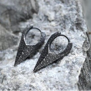 S925 Oxidized Silver Minimalist Men's Earrings, Dark Aesthetic Silver Hoop Earrings, Unisex Textured Ear Jewelry, Unique Geometric Hoops image 4