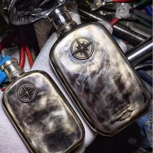 Fiaschetta da whisky in argento sterling con bussola, fiaschetta da viaggio da collezione realizzata a mano in custodia di pelle, regalo di lusso per gentiluomini avventurieri immagine 3