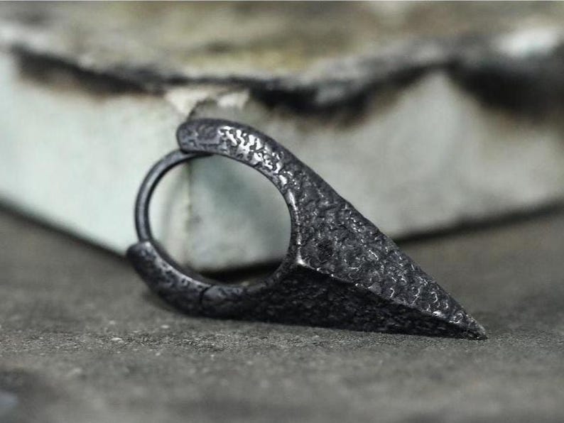 S925 Oxidized Silver Minimalist Men's Earrings, Dark Aesthetic Silver Hoop Earrings, Unisex Textured Ear Jewelry, Unique Geometric Hoops Single