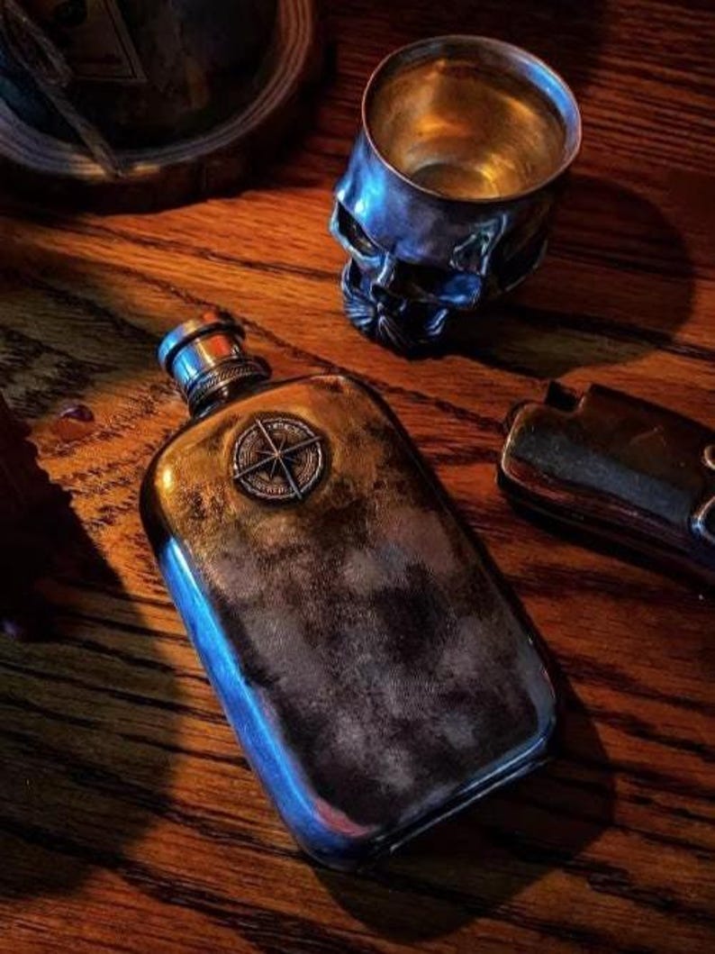 Fiaschetta da whisky in argento sterling con bussola, fiaschetta da viaggio da collezione realizzata a mano in custodia di pelle, regalo di lusso per gentiluomini avventurieri immagine 4