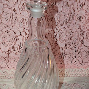 Vintage Elegant Swirl Pattern Crystal Glass Whiskey Wine Brandy Vodka Decanter - Glass Top Stopper - Beautiful Barware Decanter